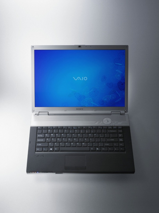Illustration for article titled Sony VAIO FZ: Burns Blu-ray Discs, Looks Like a MacBook